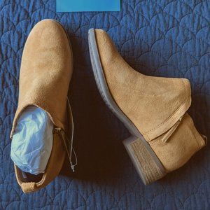 Tom's Deia Suede Booties